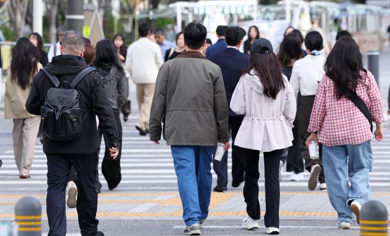 두터워진 출근길 옷차림
