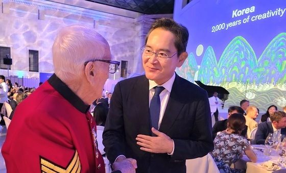英서 6·25 참전용사 만난 이재용 회장