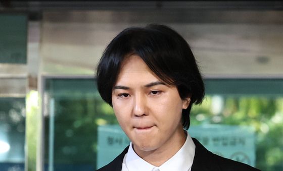 '병역법 위반' 송민호, 1심 징역 1년에 집행유예 2년
