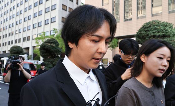 '병역법 위반' 송민호, 1심 징역 1년에 집행유예 2년