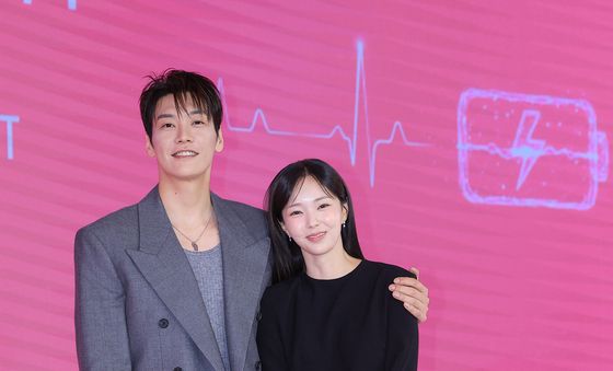 김영광 채수빈, 사랑스러운 충전 커플