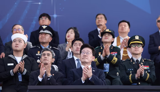 박수 치는 이재명 대통령
