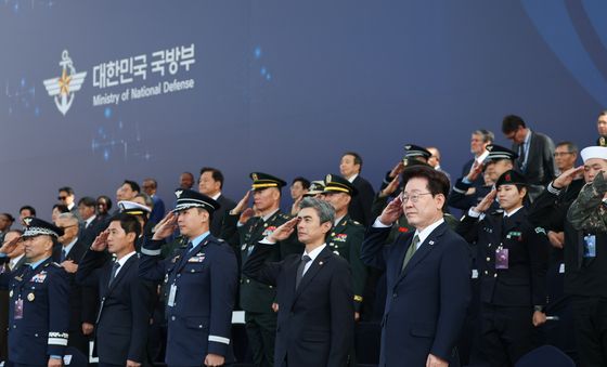 국민께 대한 경례하는 이재명 대통령