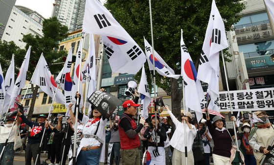 박정희 전 대통령 동상, 동대구역 그대로