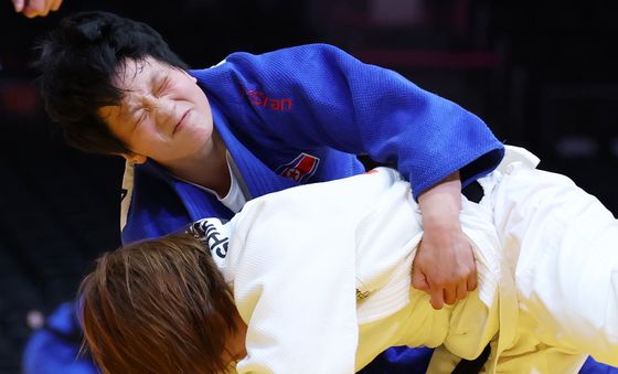 사력 다하는 북한 김현아