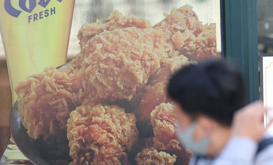 닭값 37% 폭락에도 치킨값 그대로