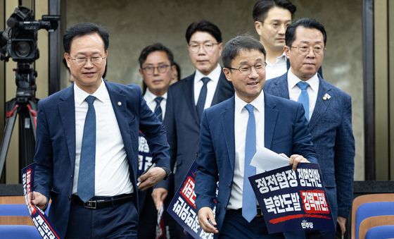 의원총회 참석하는 한병도 원내대표