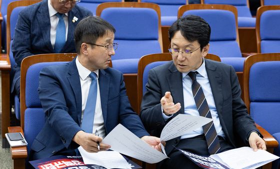 대화 나누는 한병도·천준호