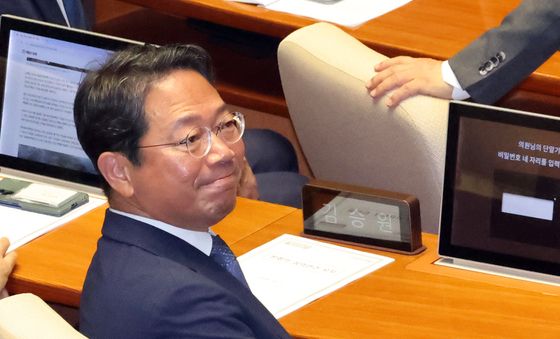 본회의 출석한 김승원 의원