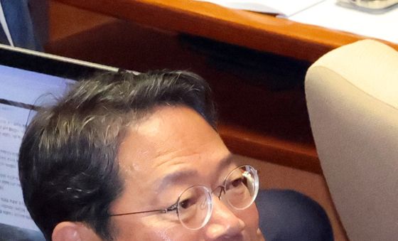 본회의 자리한 김승원 더불어민주당 의원