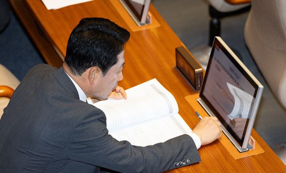 장동혁 대표 '기권 표결'