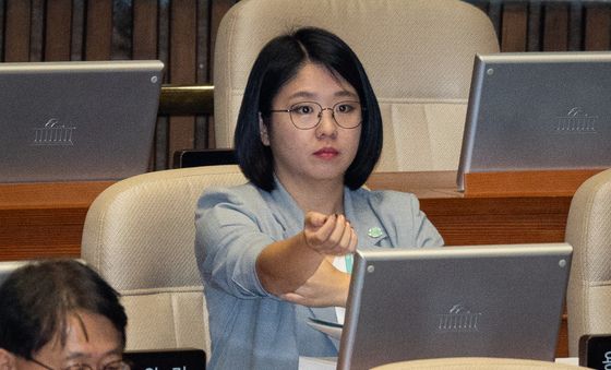 본회의 참석한 용혜인 의원