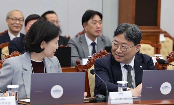 이해민 AI미래기획수석비서관과 대화하는 하준경 경제성장수석