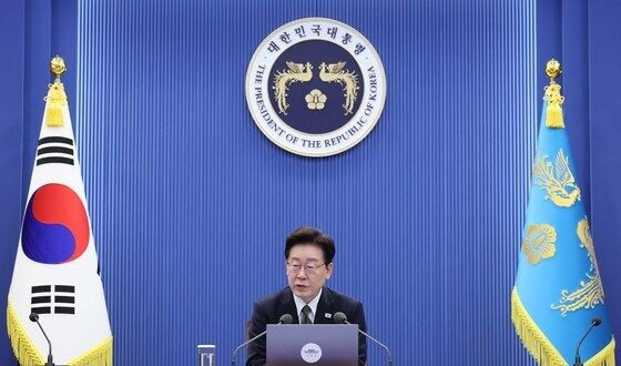 수석보좌관회의서 발언하는 이재명 대통령