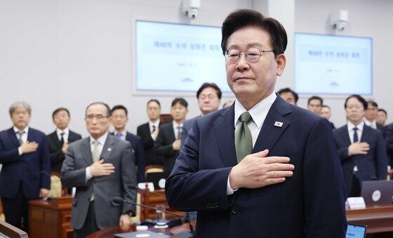 국민의례 하는 이재명 대통령