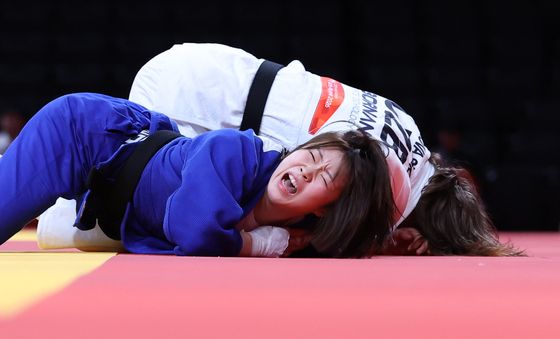 손목 꺾인 허미미…반칙패로 결승 진출