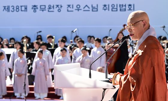 취임사 하는 진우스님