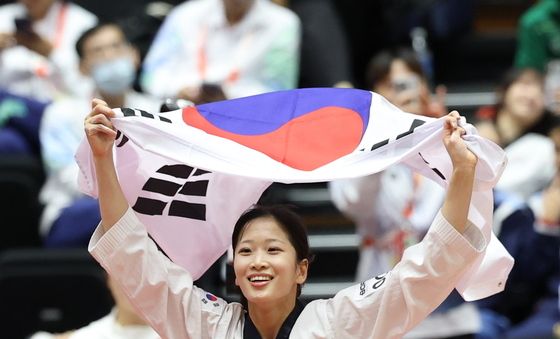 정하은, 아시안게임 태권도 여자 개인 품새 금메달