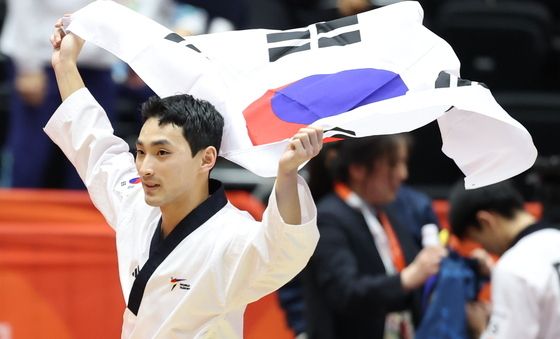 윤규성, 품새 결승전에서 금메달 획득