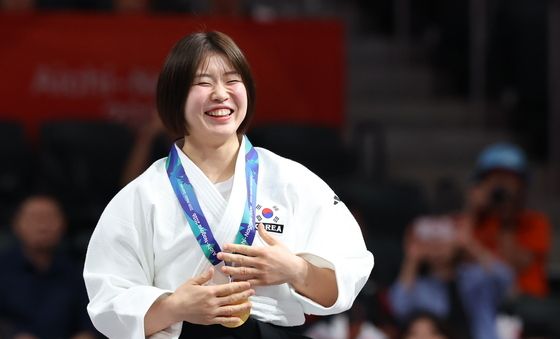허미미. 금빛 미소