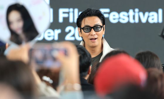 주지훈, 팬과 짜릿한 눈맞춤