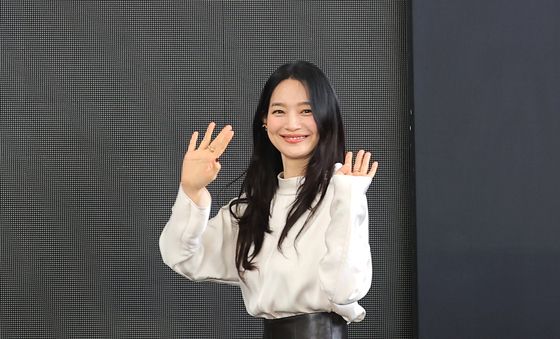 신민아 '황후'의 미니스커트