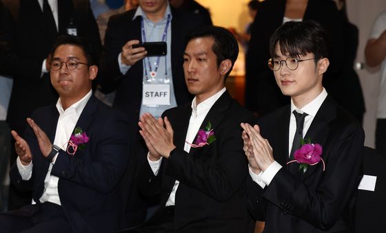 기념우표 기획전시관 개관식 참석한 페이커
