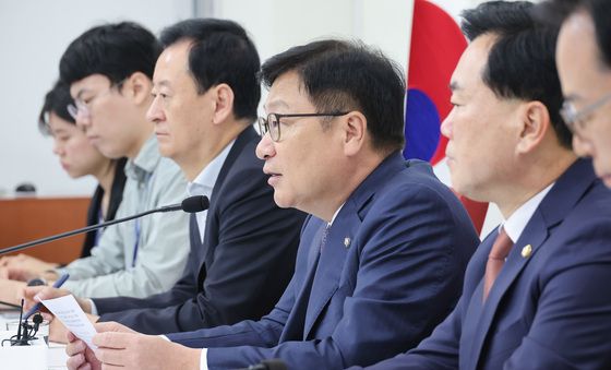 국정감사 평가하는 정점식 원내대표