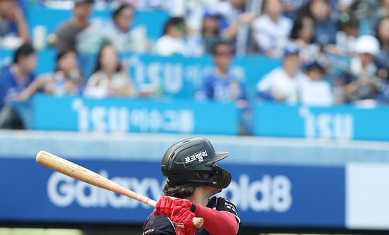 힐리어드, 3회초 '3점포' 쾅!