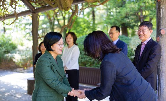 공공임대 및 사회주택 분야 전문가 만난 한성숙 국무총리