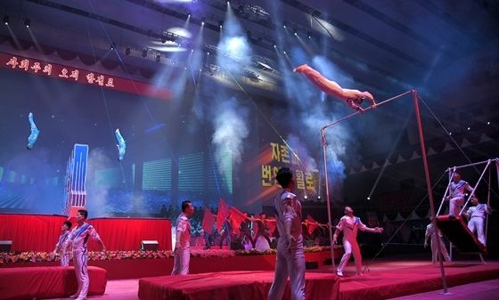 北, 노동당 창건 81주년 기념 공연…"당 중앙 굳게 받들 것"