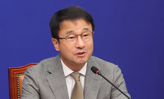 발언하는 김민석 대표