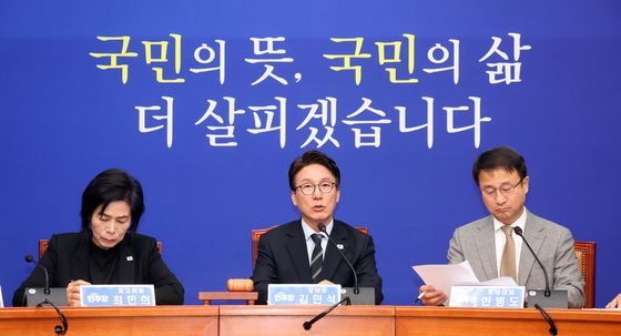 발언하는 김민석 대표