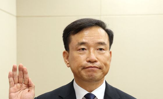 [국감] 김종철 방미통위원장, 국감 선서