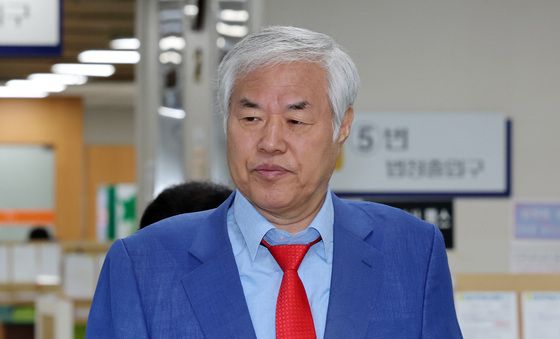 법정 향하는 전광훈 목사