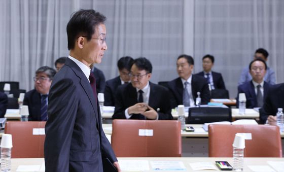 [국감] 국감장 들어서는 김호철 감사원장