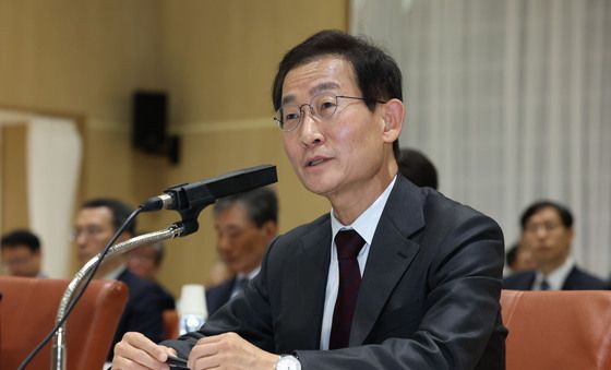 [국감] 답변하는 김호철 감사원장