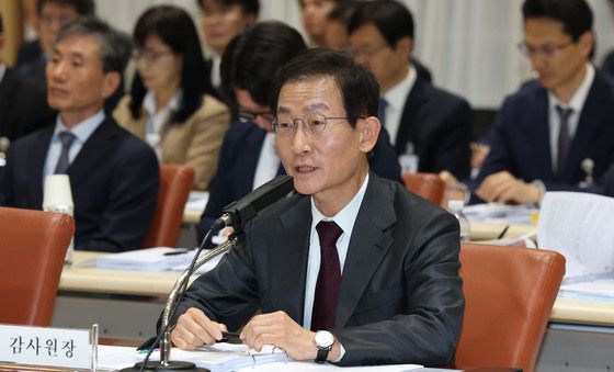 [국감] 질의 답하는 감사원장