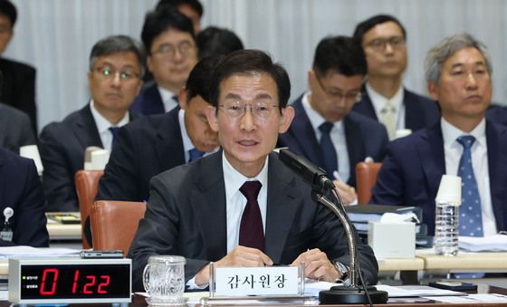 [국감] 답변하는 김호철 감사원장