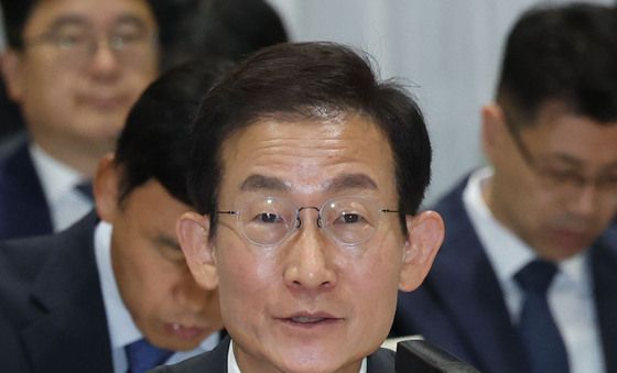 [국감] 의원 질의 답하는 김호철 감사원장