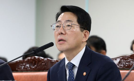 [국감] 답변하는 황종우 해수부 장관