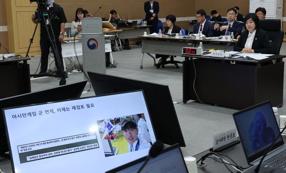 [국감] 병역특례 질문받는 홍소영 병무청장