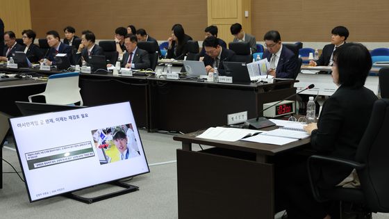 [국감] 아시안게임 병역 특례 질의 듣는 병무청장