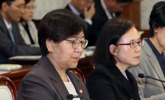 자살예방정책위원회 회의 참석한 정은경 장관