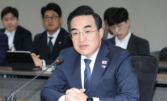 서민금융 현장간담회 발언하는 박홍근 장관