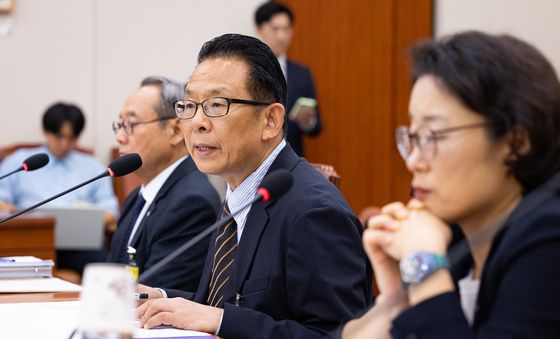 [국감] 오후 질의 답변 이어가는 한상준 영화진흥위원장