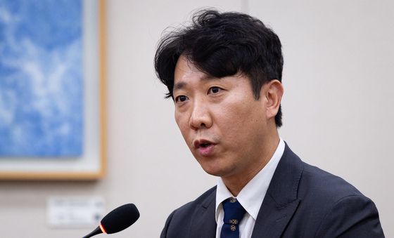 [국감] SKT와 영화관람권 계약 관련 질의 답하는 고재수 CJ CGV 사업본부장