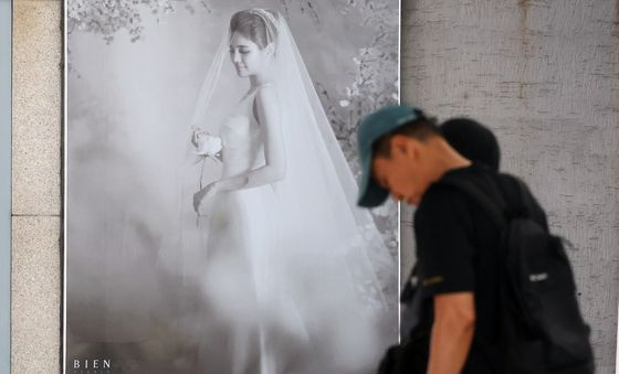 예식장·스드메 비용 2100만원 돌파… 물가상승률 크게 웃돌아