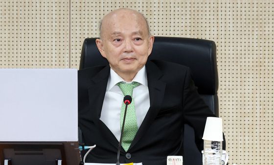 제17차 전원위원회 참석하는 안창호 위원장