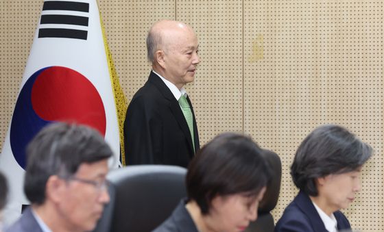 제17차 전원위원회 참석하는 안창호 위원장